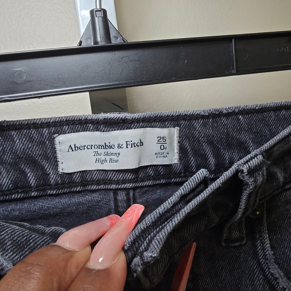 Abercrombie & Fitch Skinny High Rise Black Wash Distressed Jeans Ladies sz 0R/25 - Picture 3 of 4